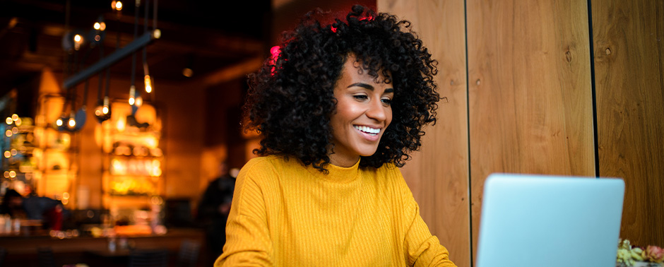 woman working in a cafe